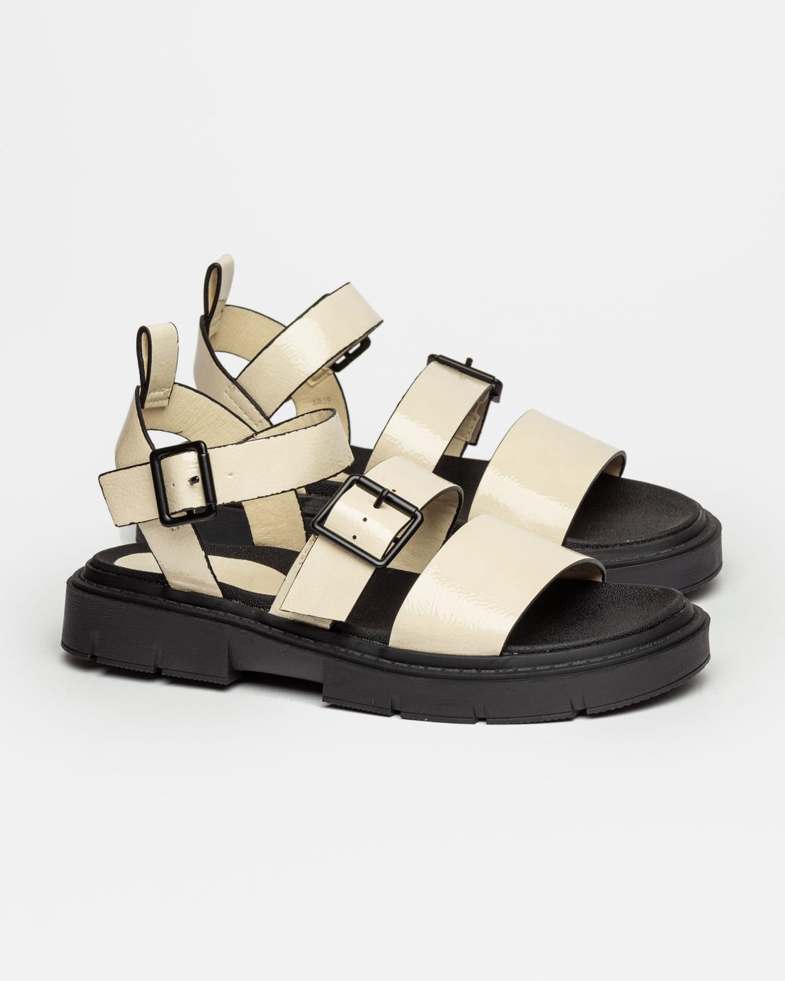 Sandalia Nina de caña media en efecto piel