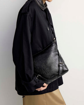 Bandolera de bolsillo en piel charol arrugada