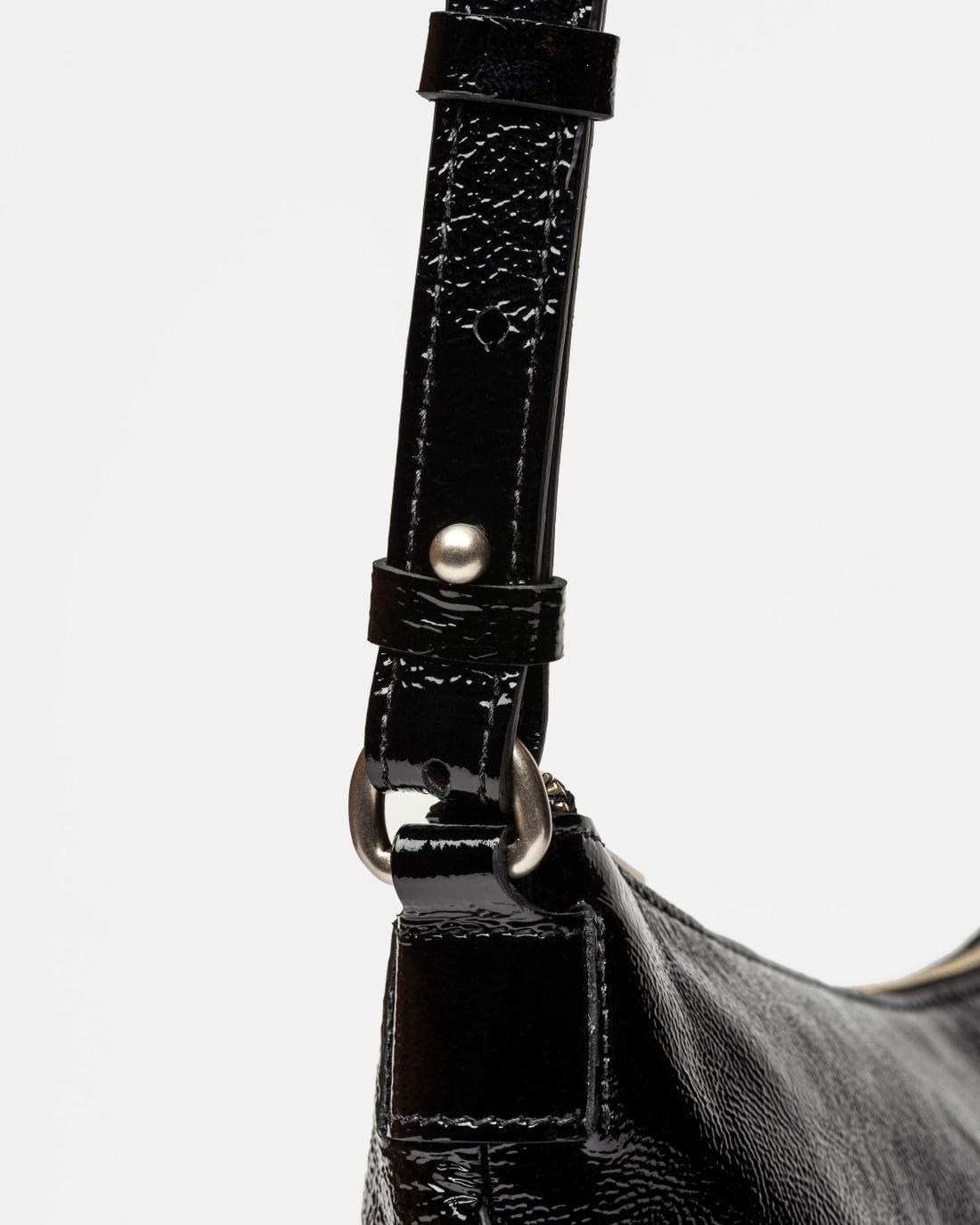 Bandolera de bolsillo en piel charol arrugada