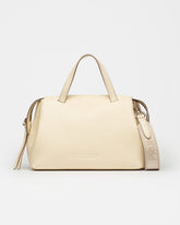 Bolso de mano estilo resort en piel granulada