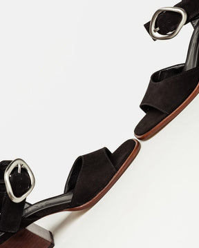 Sandalia Julie de caña media en piel nobuk