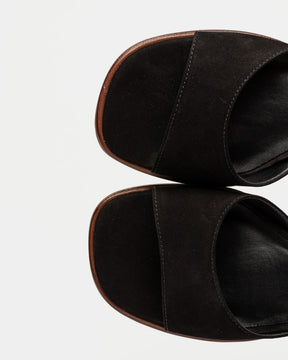 Sandalia Julie de caña media en piel nobuk