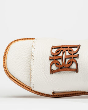 Monograma plano en piel granulada