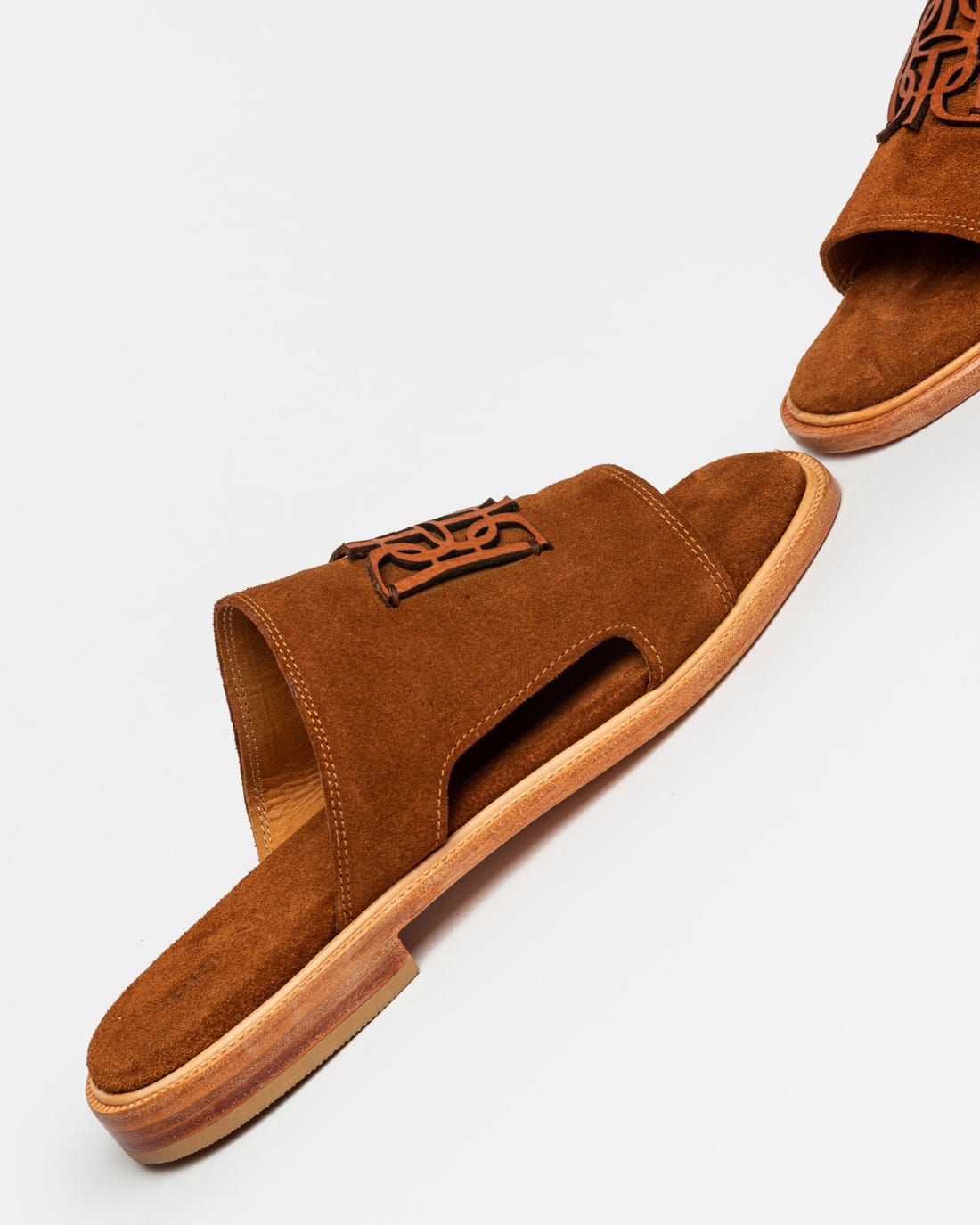 Monograma plano en gasa