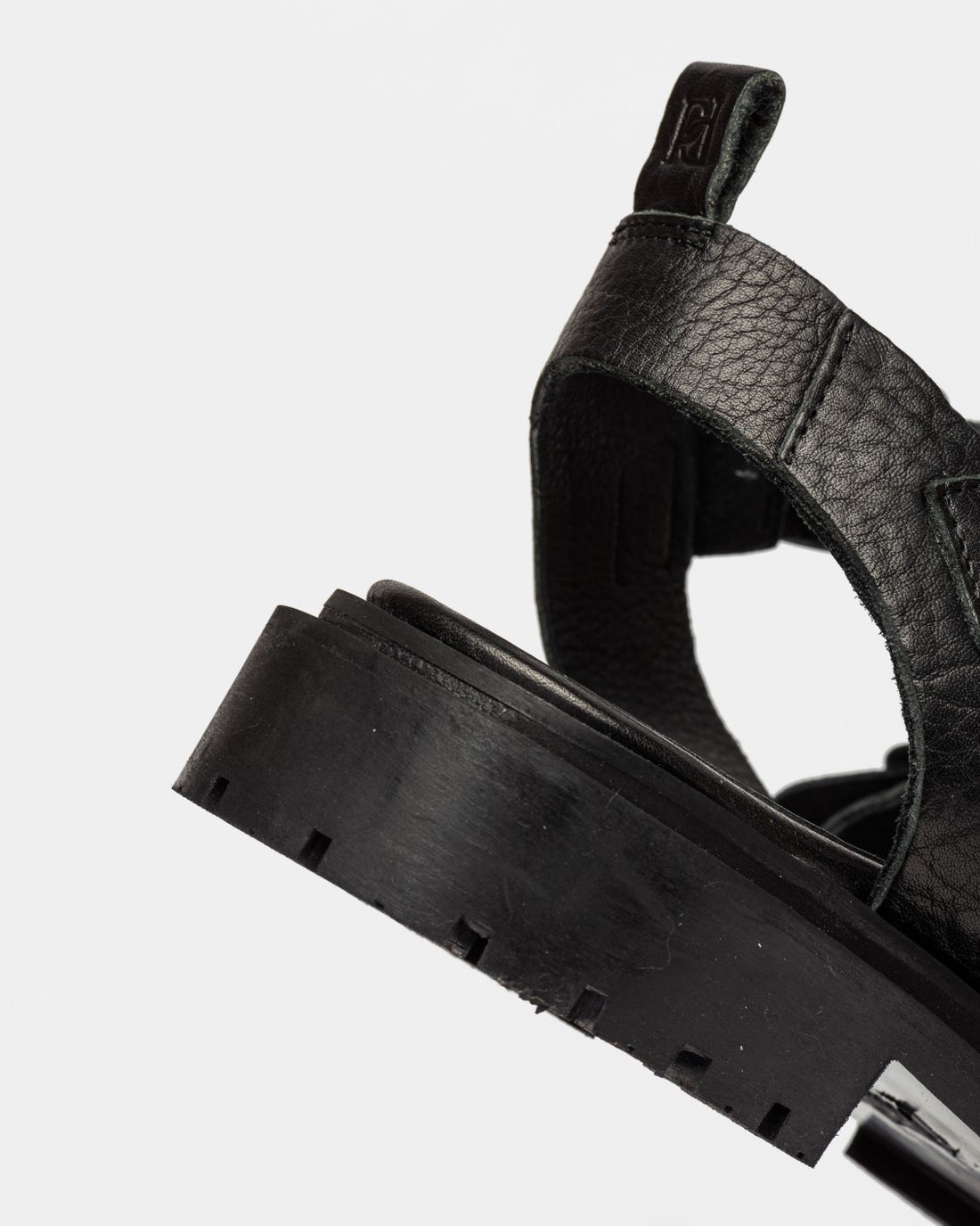 Sandalia Alba de caña media en piel granulada