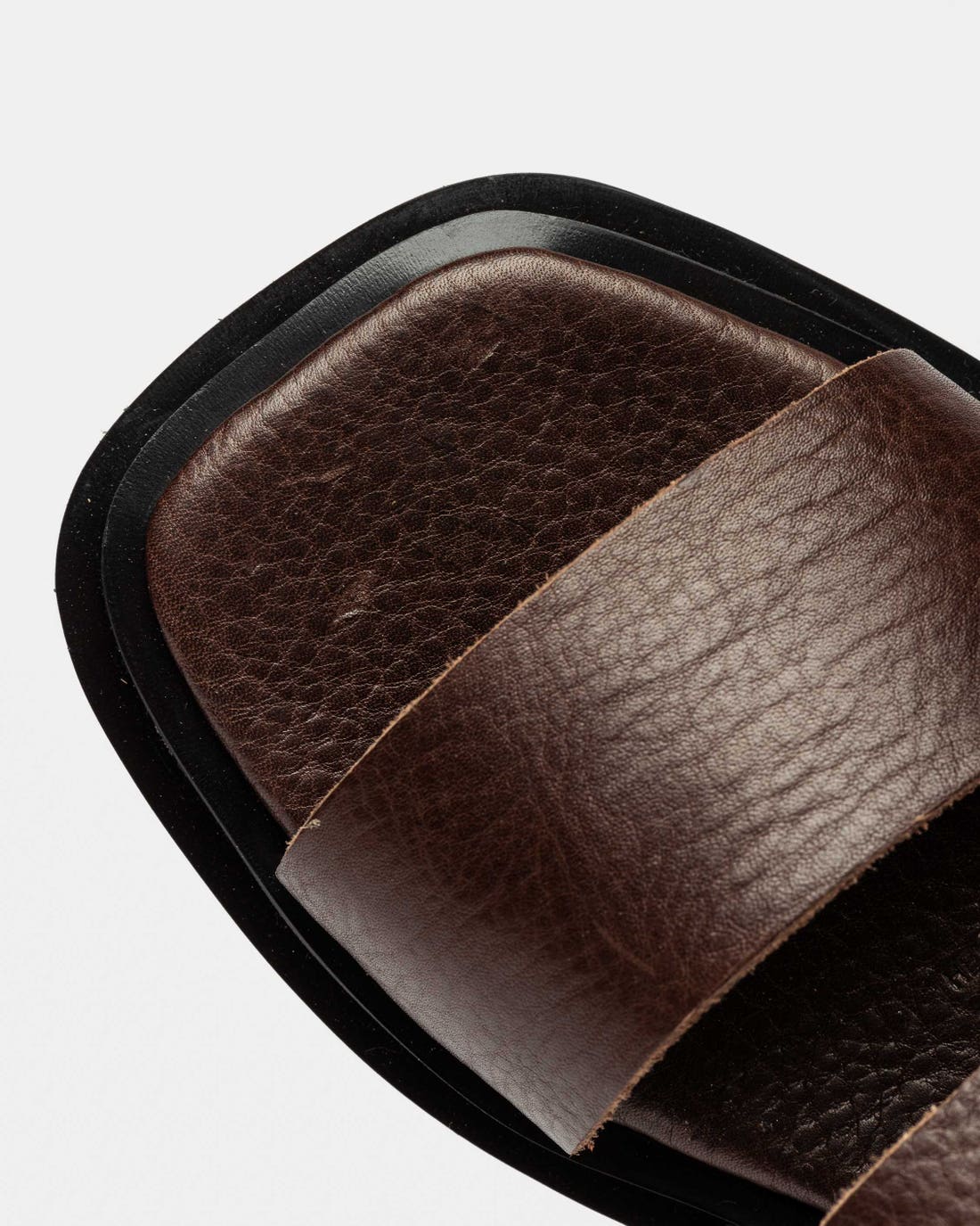 Sandalia Alba de caña media en piel granulada