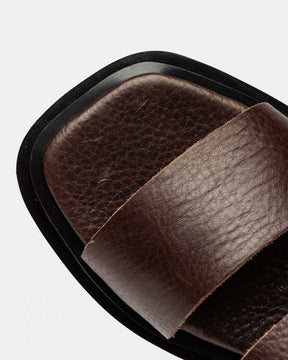 Sandalia Alba de caña media en piel granulada